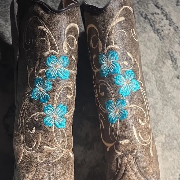 NWOT Corral Circle G Brown Boots with Turquoise Floral Embroidery - Picture 4 of 8